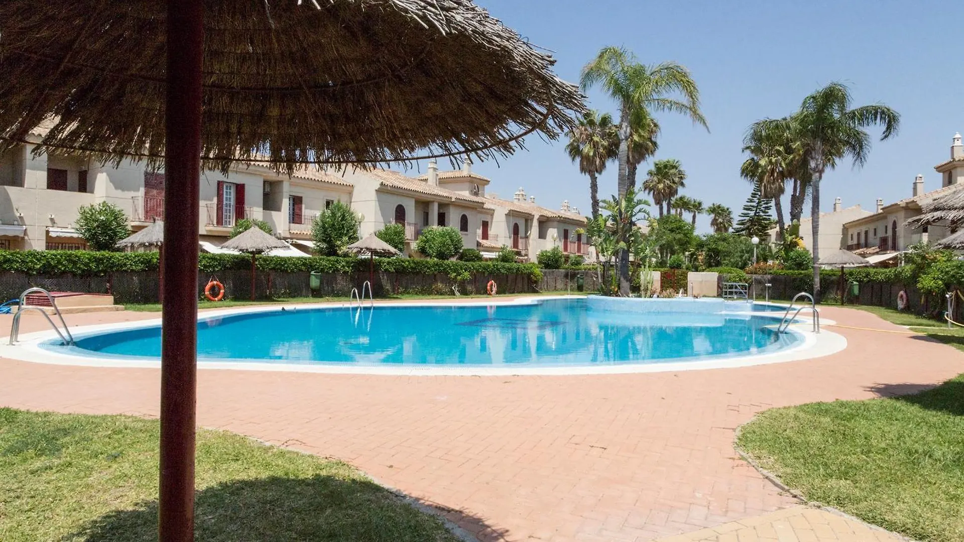 5 Rooms 5 Banos Acceso Playa Free Parking Cadiz 0*,  Spain